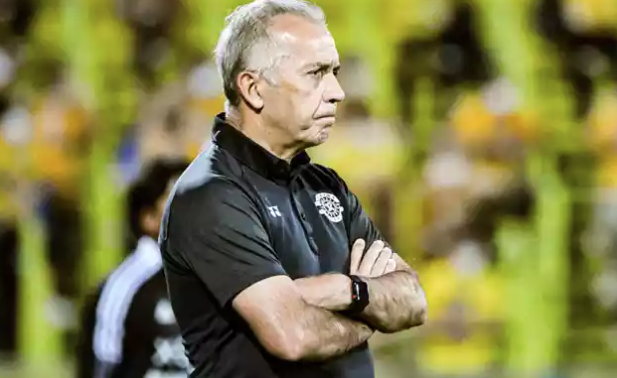 Técnico Nelsinho Baptista assumiu a Ponte Preta