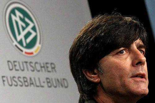 Löw convoca atacante do Schalke pela 1ª vez e mantém Sané na Alemanha