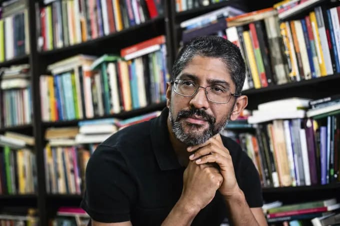 Jeferson Tenório, autor de "O Avesso da Pelo", acusa a Meta, empresa que administra o Instagram, de censura