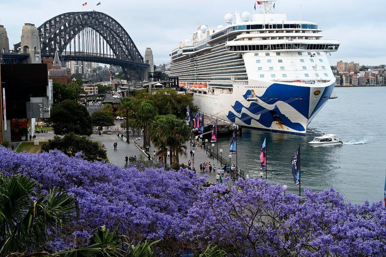 Navio de cruzeiro Majestic Princess está ancorado no Terminal Internacional em Circular Quay, em Sydney, na Austrália