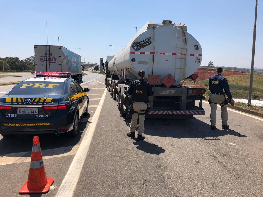Carreta roubada no interior de São Paulo é recuperada em Pouso Alegre