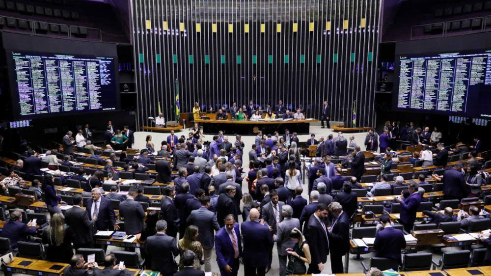 Câmara dos Deputados derruba veto de Bolsonaro e amplia alcance do BPC