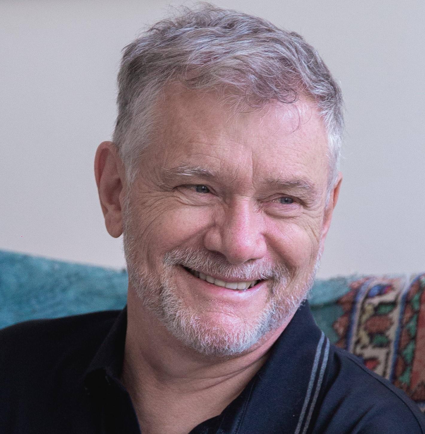 Roberto  Gerin  é dramaturgo e psicólogo
