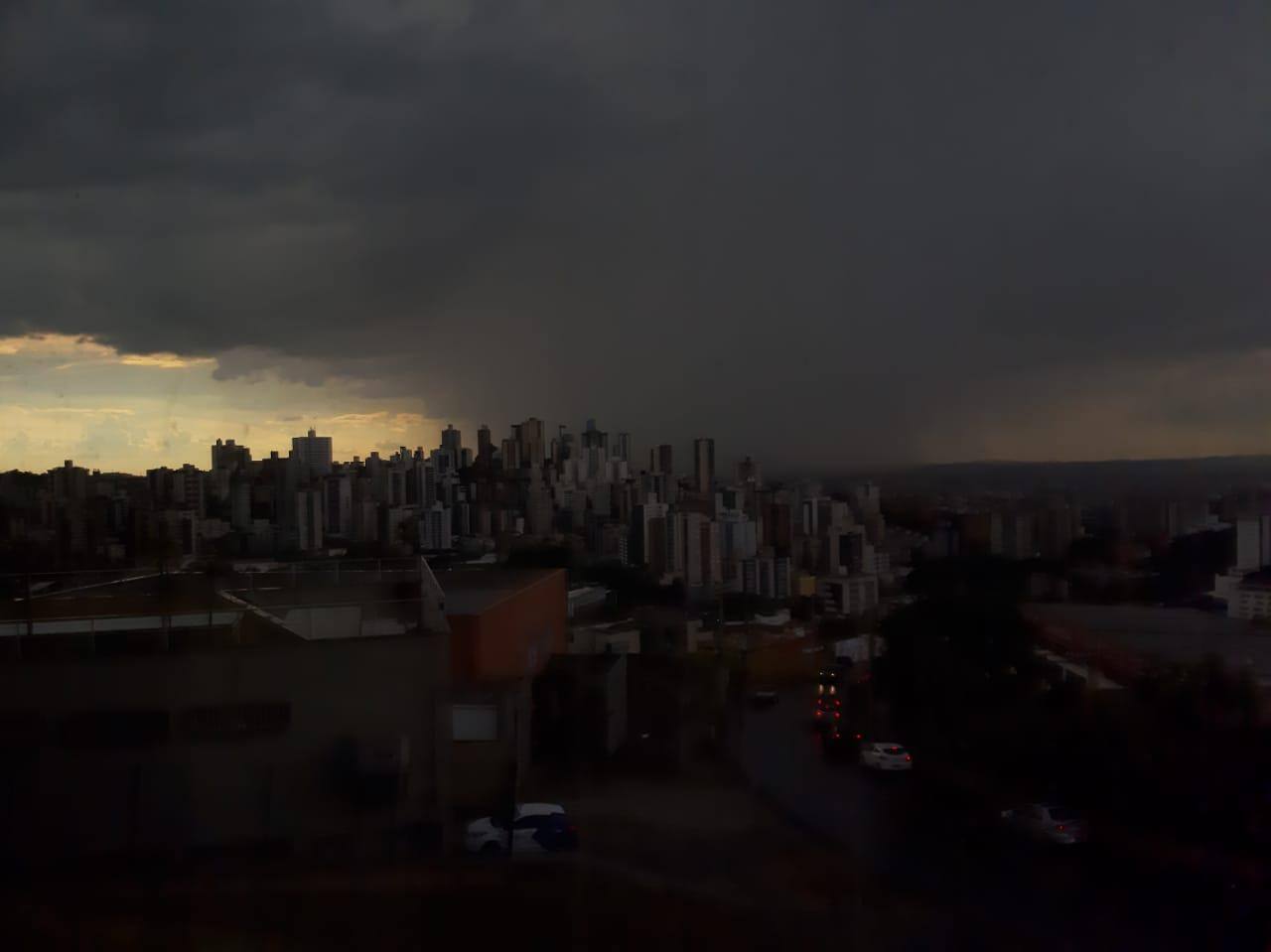Velocidade dos ventos em Belo Horizonte atingiu nível maior do que aqueles registrados por furações