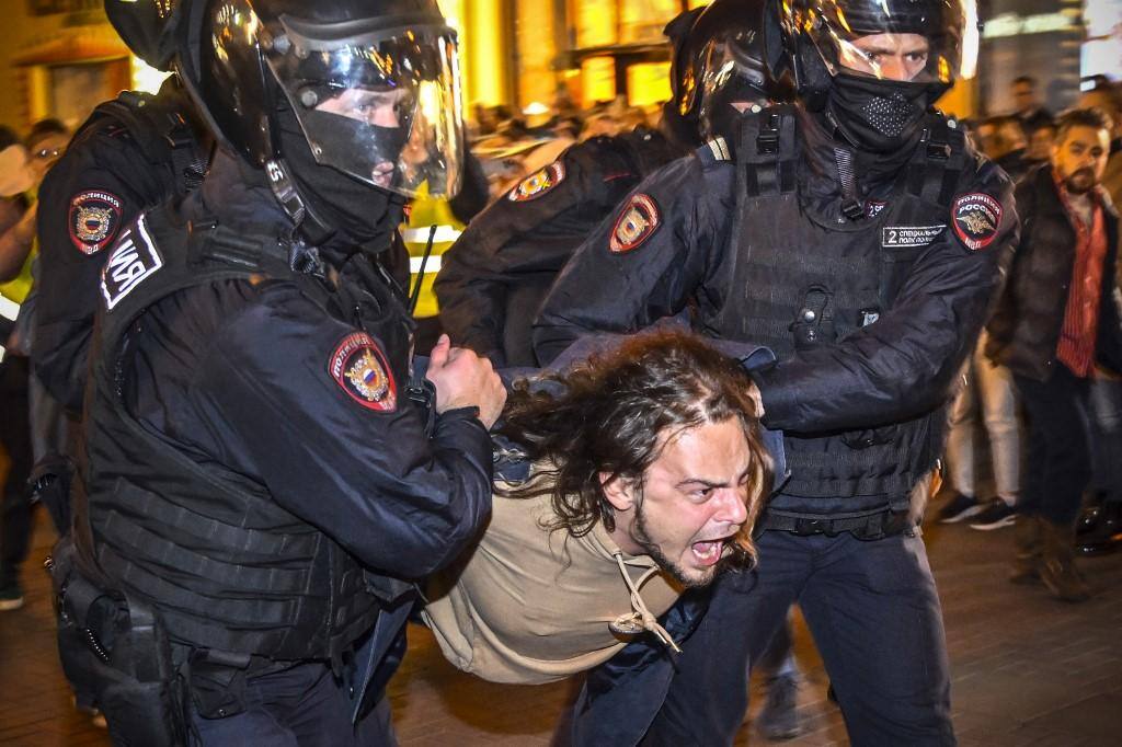 manifestante preso em moscou rússia 2192022