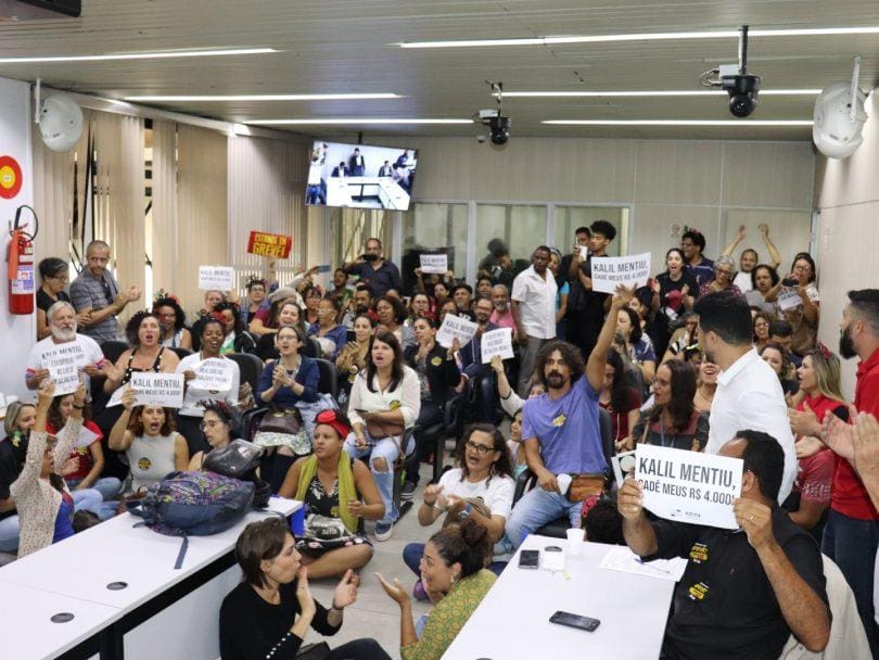 Descrição Greve foi acordada no último dia 19, em reunião da categoria, e começou nessa quinta-feira (27)