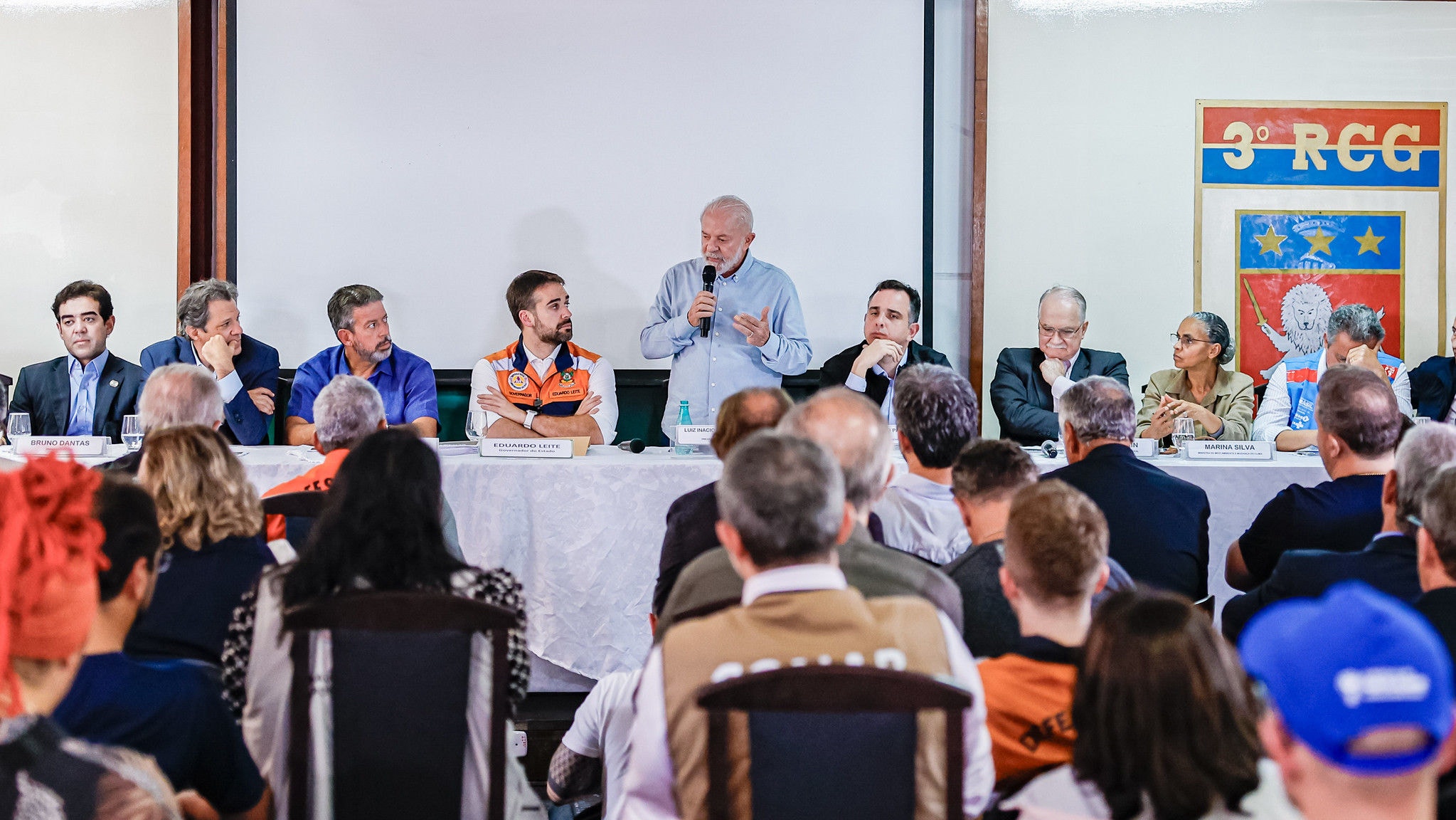 Presidente Lula lembrou que viajou no último domingo (5) para o Rio Grande do Sul com autoridades do Congresso Nacional e do Judiciário