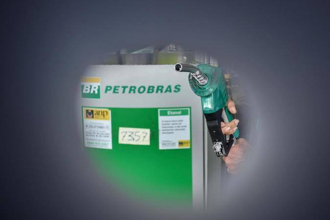 Tanqueiros pressionam governo federal para alterar Preço de Paridade de Importação (PPI) da Petrobras e diminuir preço do diesel