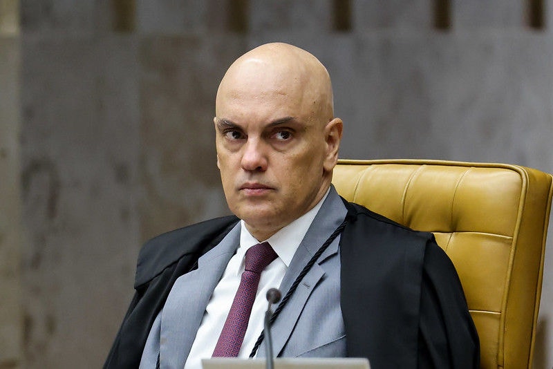 O ministro Alexandre de Moraes determinou ainda que o Conselho Federal de Medicina preste esclarecimentos à Corte sobre a proibição em até dez dias e que a PGR e AGU se manifestem sobre o caso em 5 dias