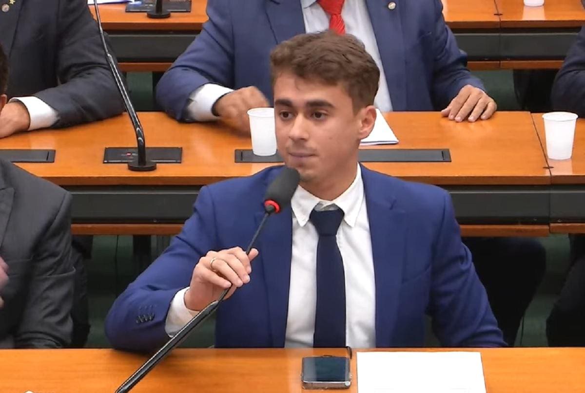 Nikolas falava na CCJ quando foi alvo de palavras de deboche por parte de André Janones
