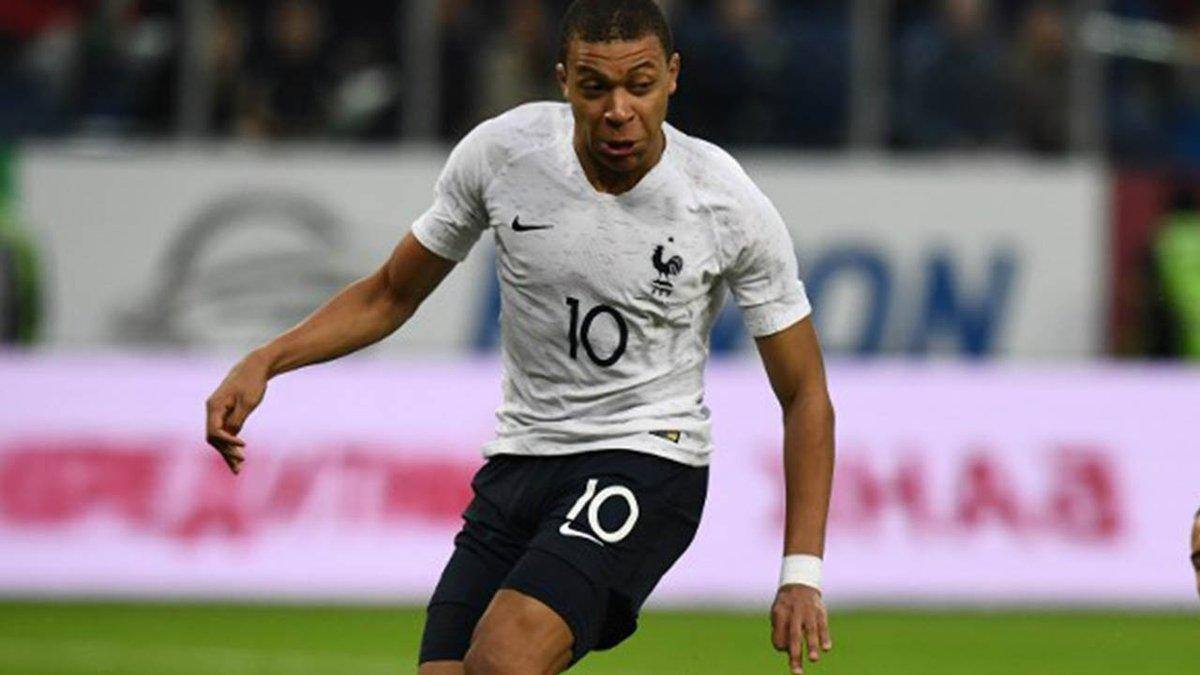 França sofre, mas arranca empate com a Islândia; Espanha goleia