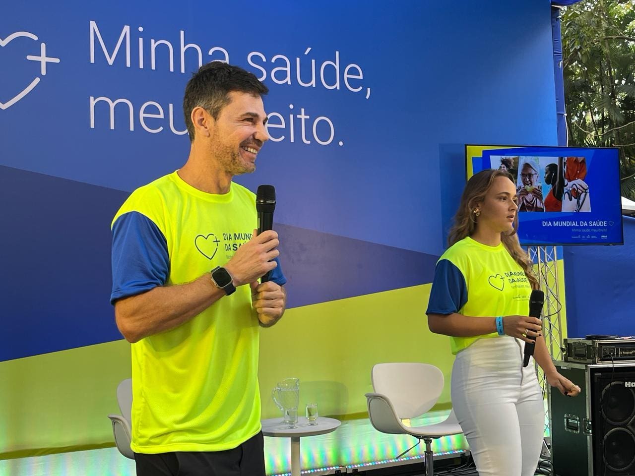Marcio Atalla e Laura Gontijo no Dia da Saúde do Sesc em Minas, no Parque Municipal Américo Renê Giannetti