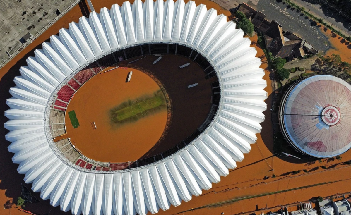 O estádio Beira-Rio, casa do Colorado, o Internacional de Porto Alegre, está alagado por conta das chuvas na capital gaúcha