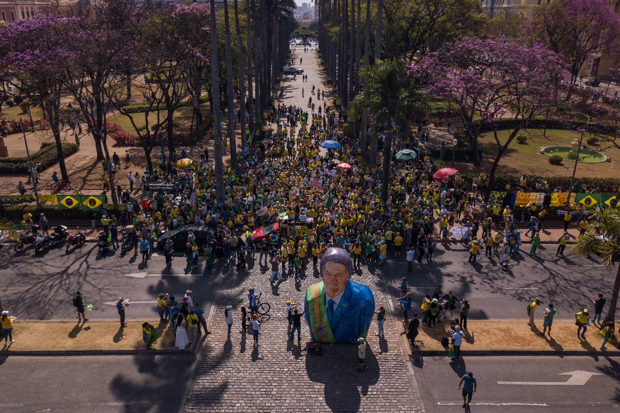 Manifestação em apoio ao ex-presidente Jair Bolsonaro e contra o ministro do STF Alexandre de Moraes, na Praça da Liberdade, em BH.