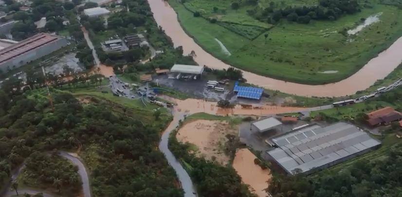 Forte temporal atinge Santa Luzia neste sábado, e causa estragos  