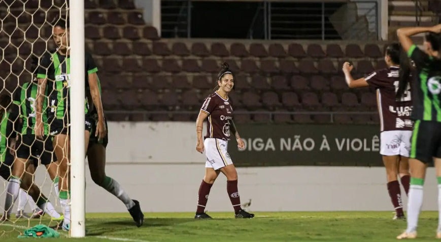 Time de futebol feminino do Ferroviária ganhou do América