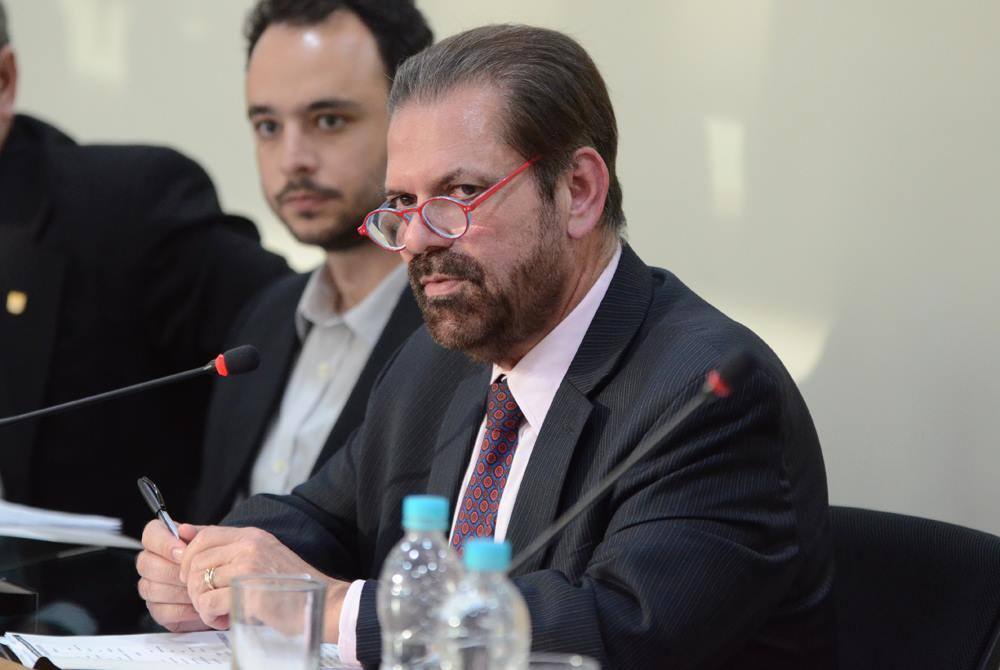 Reeleição está inevitavelmente ligada ao fato de que hoje a grande maioria dos clubes é financeiramente dependente da FPF