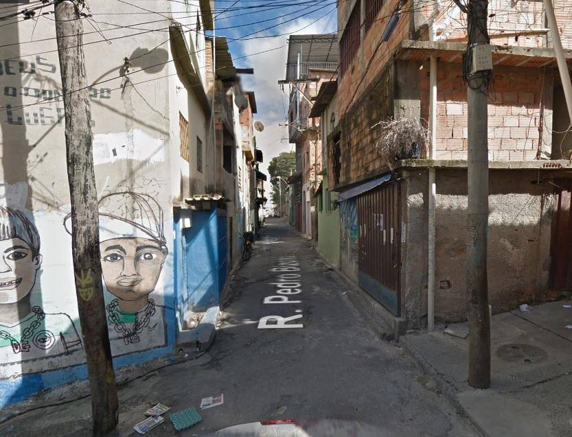 Mulher tentou fugir ao avistar a PM no Beco Pedro Bisoto, no bairro Cabana, mas acabou detida