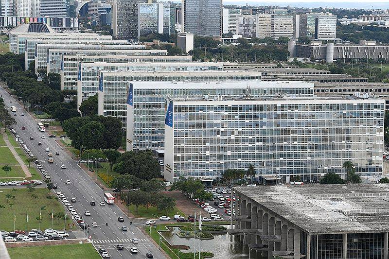 800px-Esplanada_dos_Ministérios_em_2018jpg