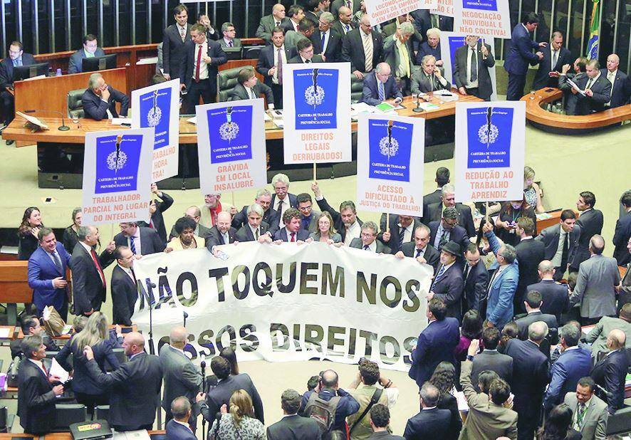 Parlamentares protestaram na tramitação da reforma trabalhista, na Câmara dos Deputados