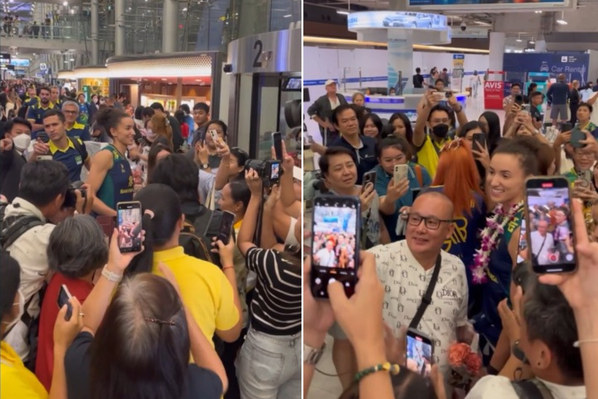 Seleção feminina de vôlei é recebida com festa e multidão em aeroporto na Tailândia