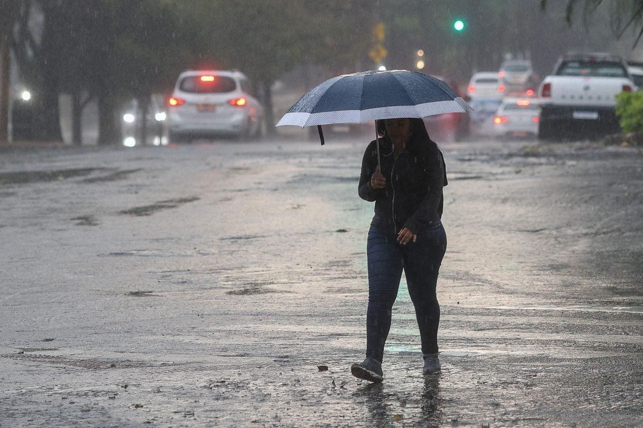 Inmet alerta para possibilidade de chuva neste domingo em MG