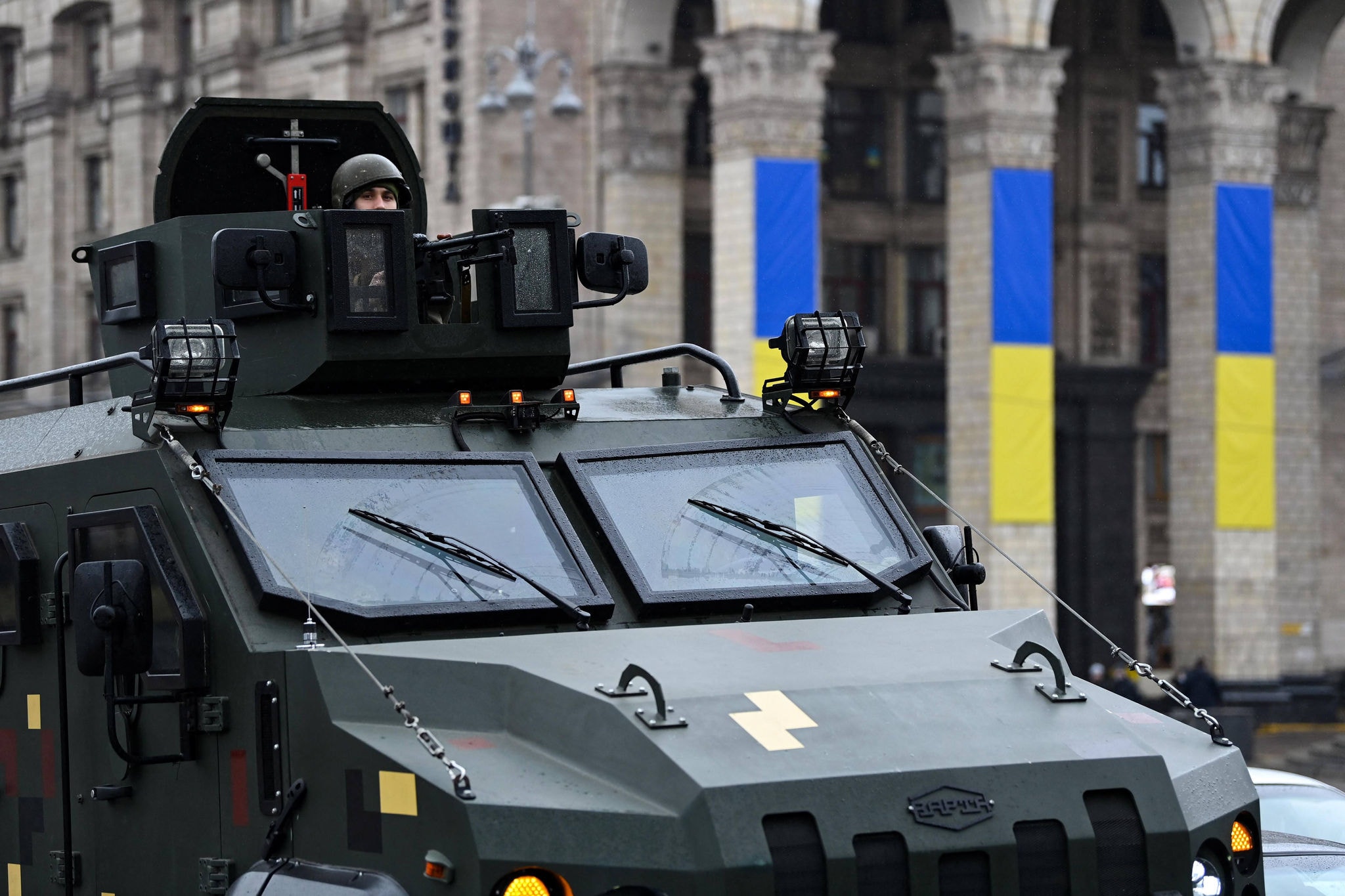 Tanque de guerra no centro de Kiev