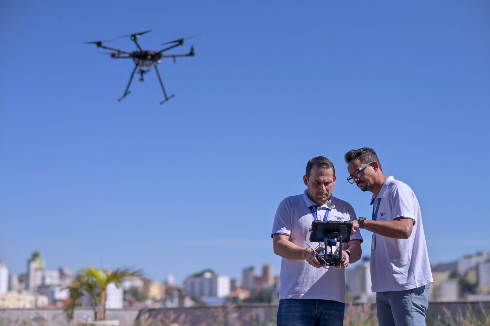 Assim como os drones, as câmeras inteligentes e os softwares de reconhecimento facial mudaram a forma de patrulhar e proteger