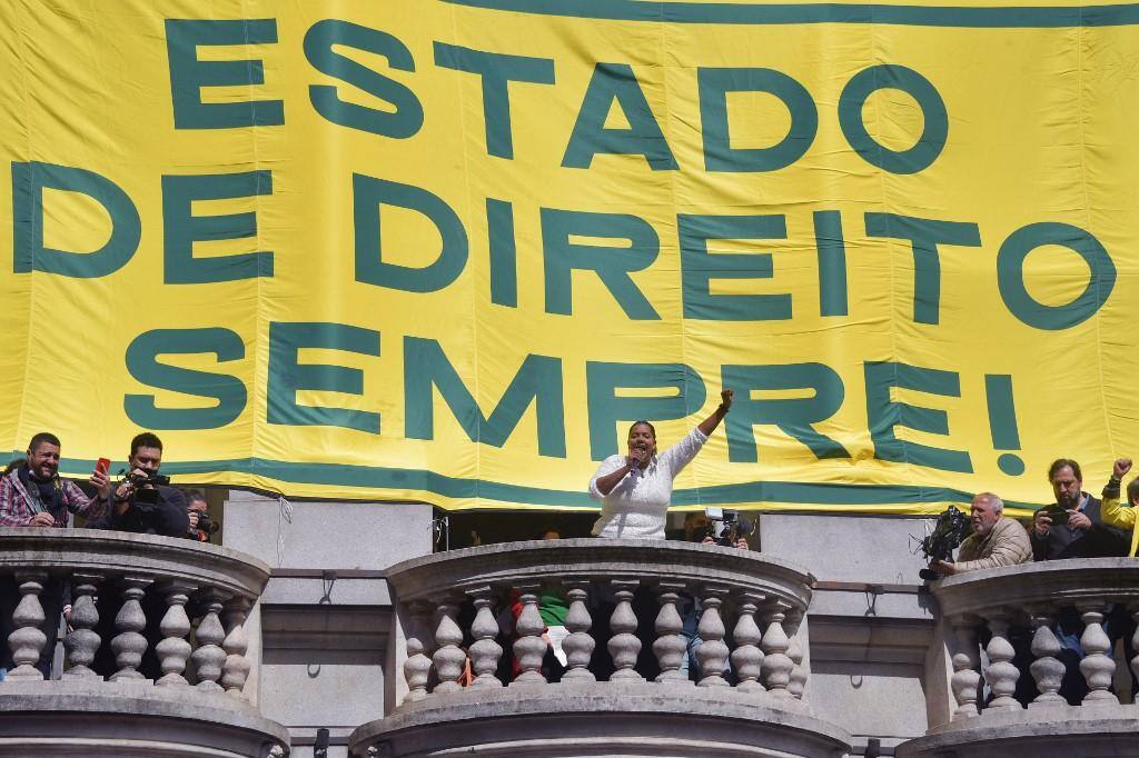 Ativistas discursaram em ato em defesa da democracia e do processo eleitoral, na Faculdade de Direito da Universidade de São Paulo (FDUSP), no centro da capital paulista, na manhã desta quinta-feira (11)