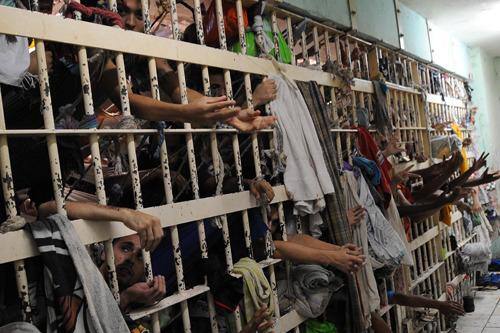Cela com capacidade para 36 presos abriga 281 detentos, em Vila Velha, na Grande Vitória