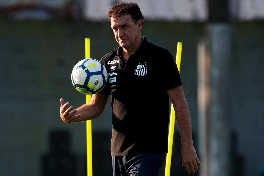 Cuca "vira a página" e acredita que Santos deve focar no Campeonato Brasileiro para se distanciar da zona de rebaixamento