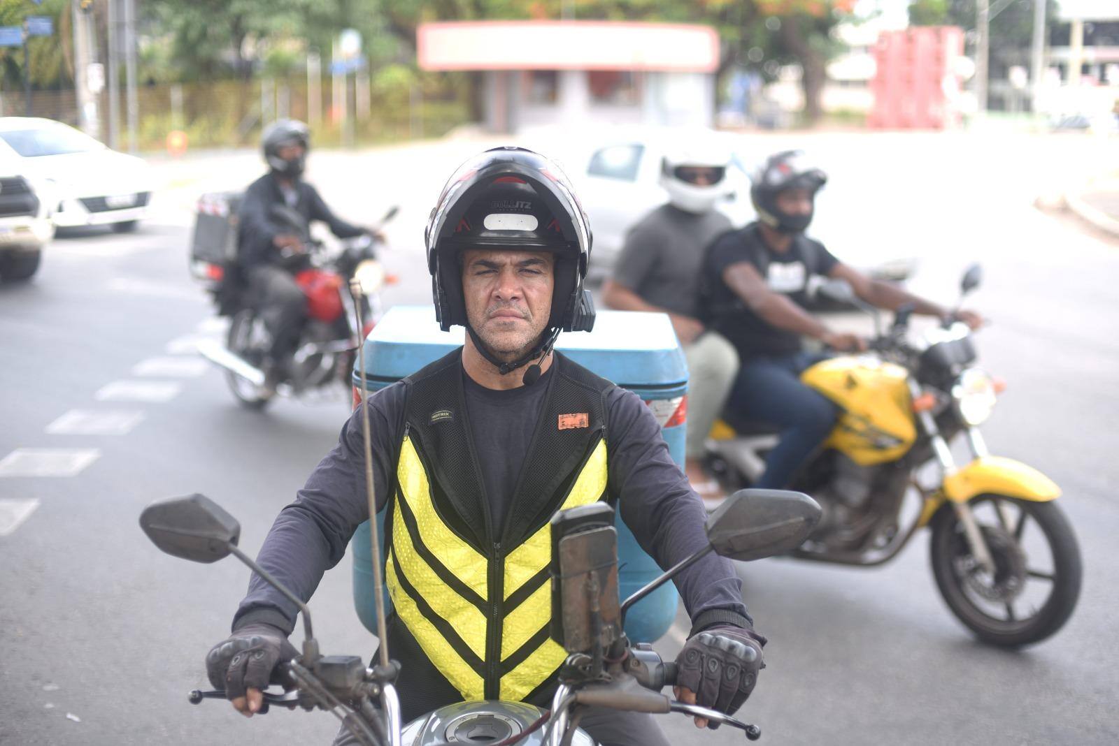 Flávio começou a trabalhar com caminhão, há 16 anos; há 4 anos, voltou a atuar com moto