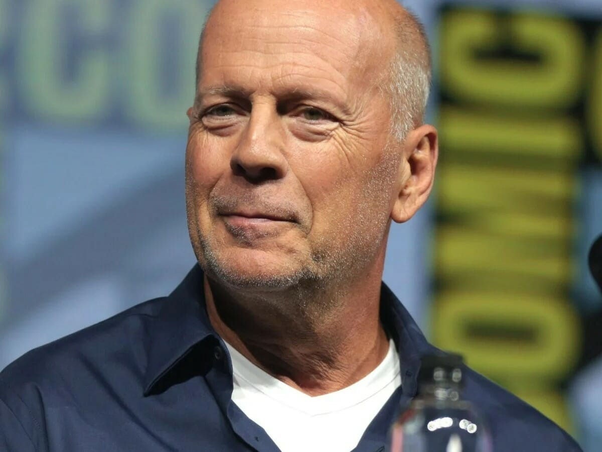 Diretor de No Lugar Errado suspeitou de doença de Bruce Willis desde o começo