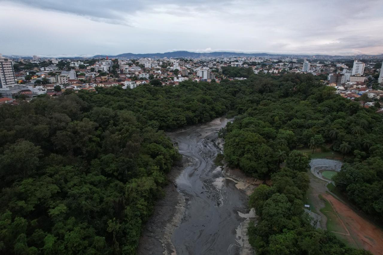 Represa de água no Parque Municipal Fazenda Lagoa do Nado se rompeu durante forte chuva 