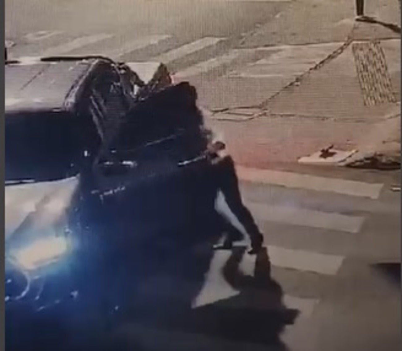 Polícia foi acionada e encontrou o carro abandonado no cruzamento das avenidas Afonso Pena e Carandaí