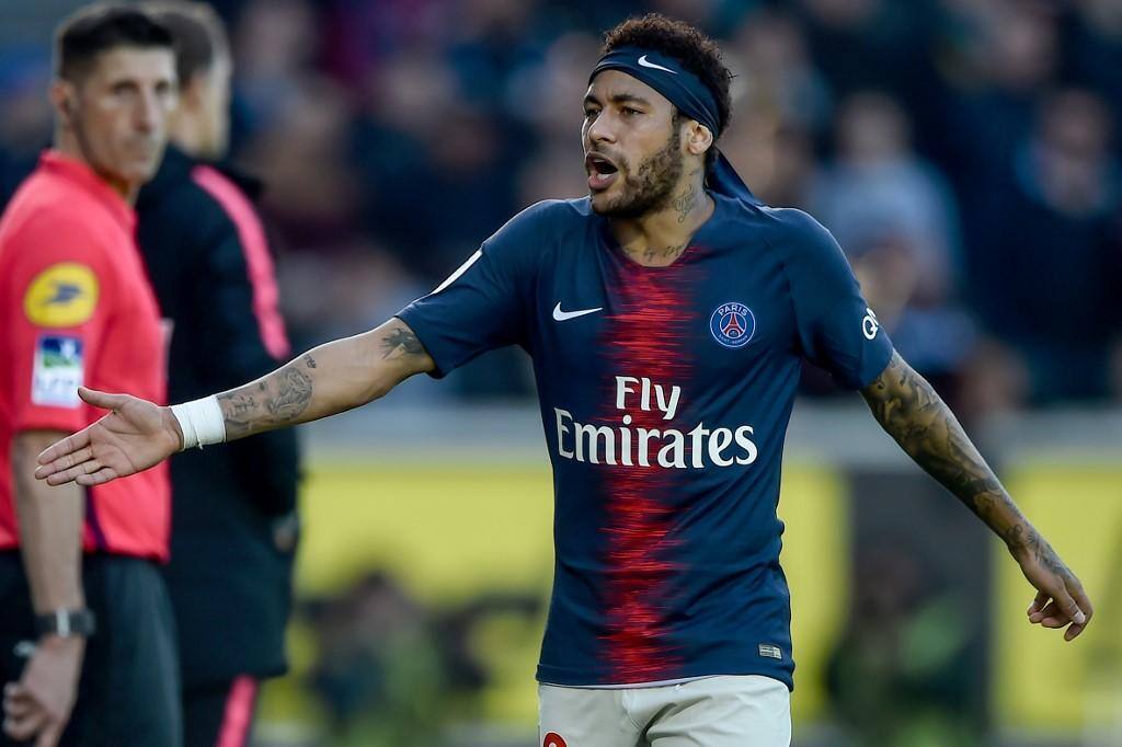 Neymar pode perder a braçadeira de capitão da seleção brasileira