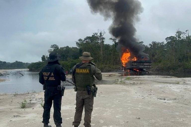 O MPF destacou que os resultados das operações do governo Lula realizados no território Yanomami no início de 2023 “não conseguiram evitar a reocupação de áreas pelo garimpo ilegal”.