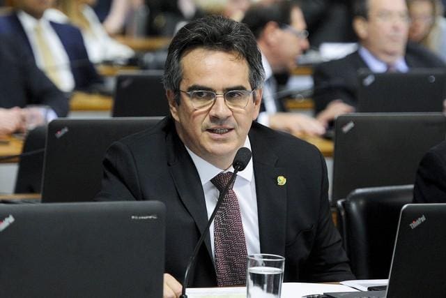 O senador Ciro Nogueira (PP-PI) durante sessão em comissão do Senado