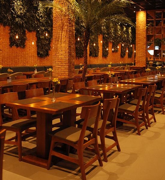 Unidade do restaurante Coco Bambu em BH, no Anchieta