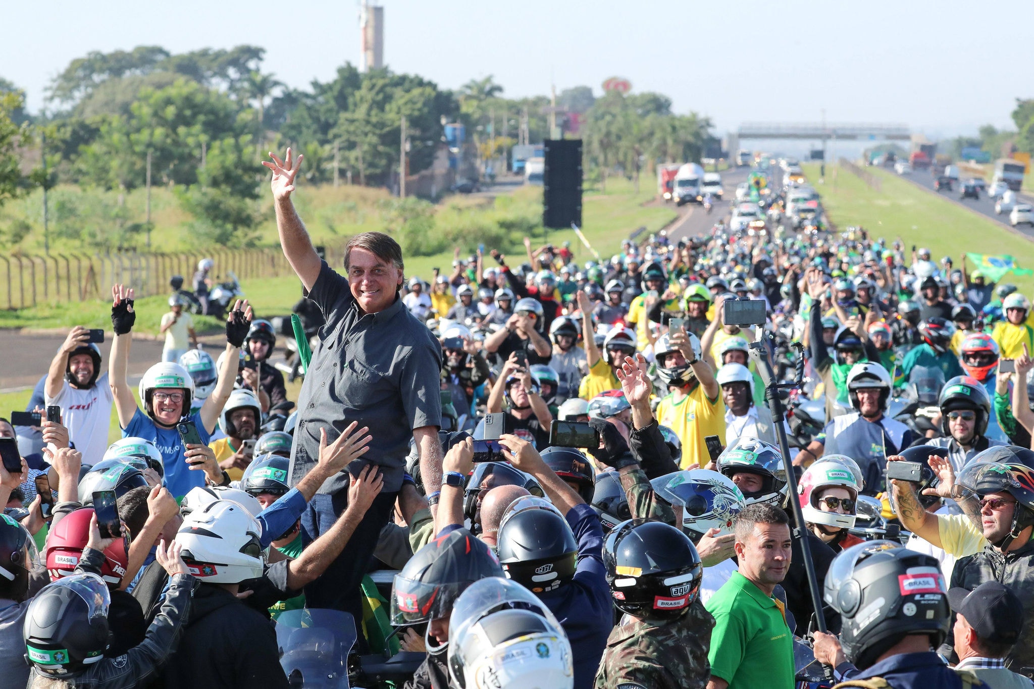O presidente Jair Bolsonaro participou de motociata em Ribeirão Preto, na manhã desta segunda-feira (25)