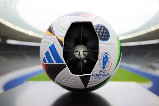 Bola da Euro 2024, a chamada 'bola inteligente'