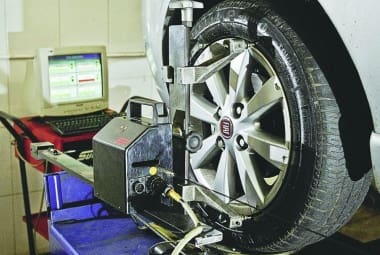 Alinhamento e balanceamento periódicos prolongam a vida útil dos pneus