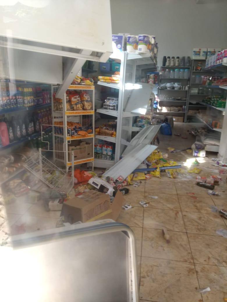 Mercearia foi detonada por boi