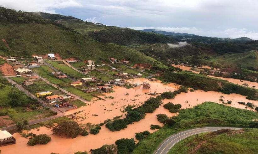 Cidade de Santa Maria de Itabira ficou sob as águas neste domingo (21), após chuvas