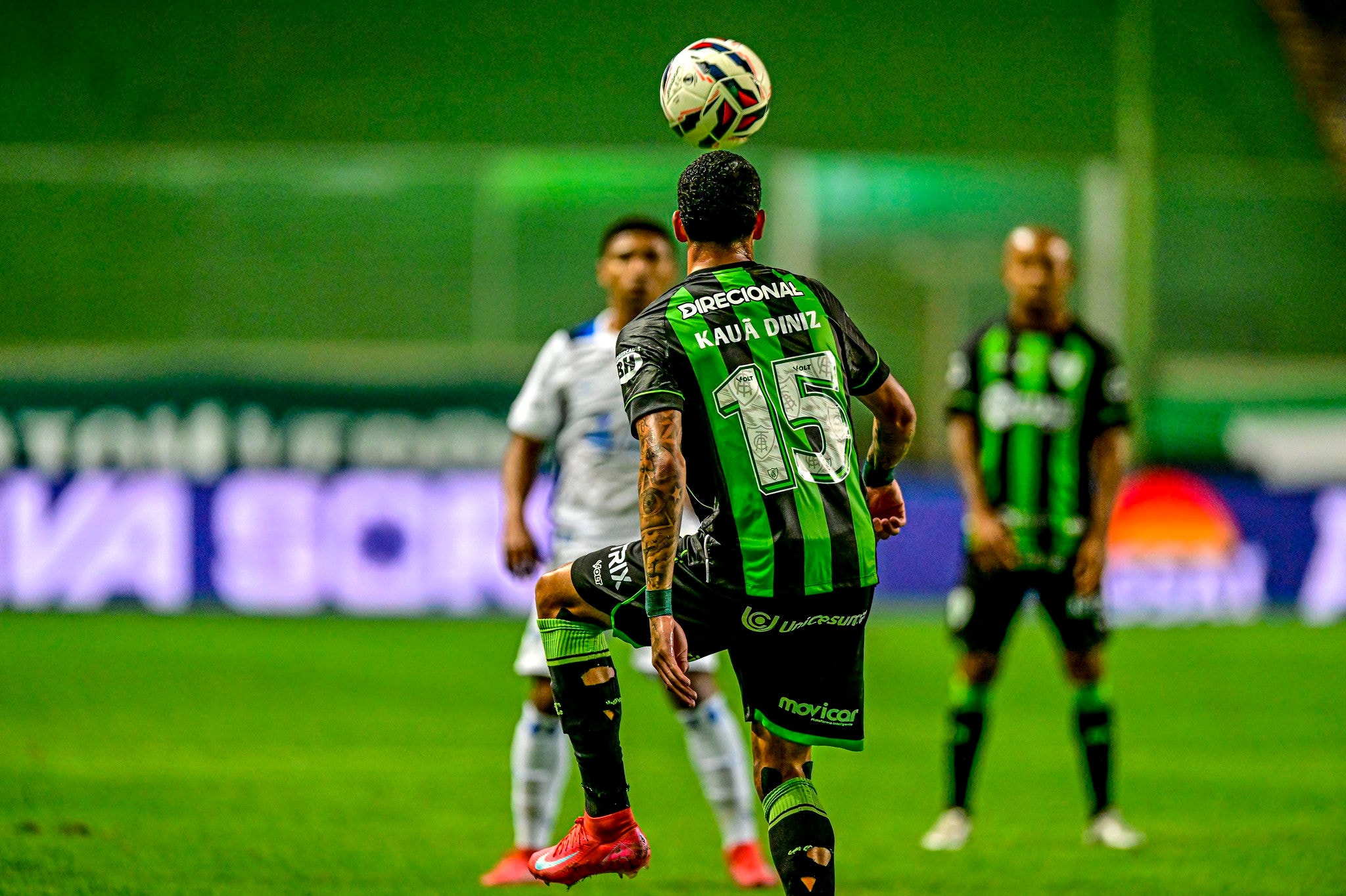 Volante marcou o segundo gol da vitória