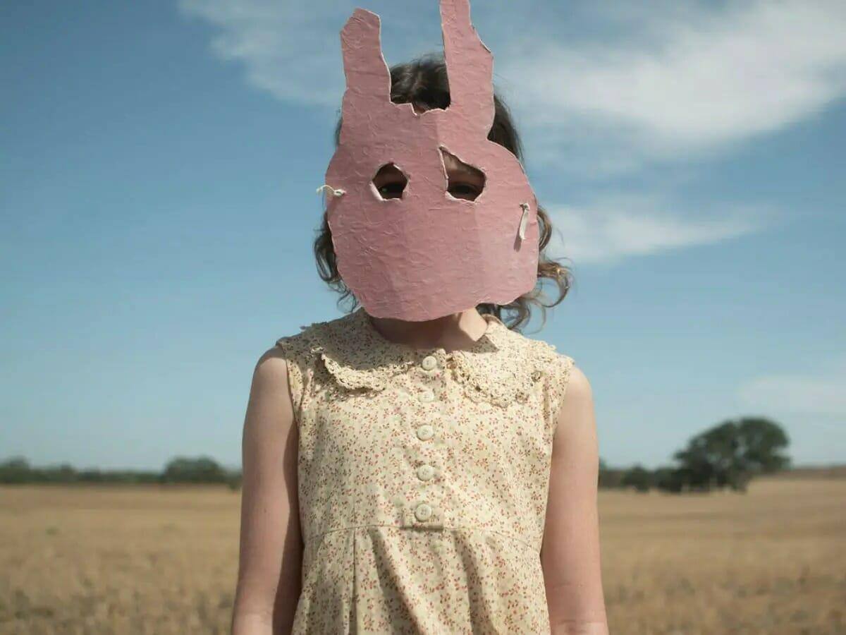 Run Rabbit Run: Sarah Snook, de Succession, estrela trailer de terror da Netflix