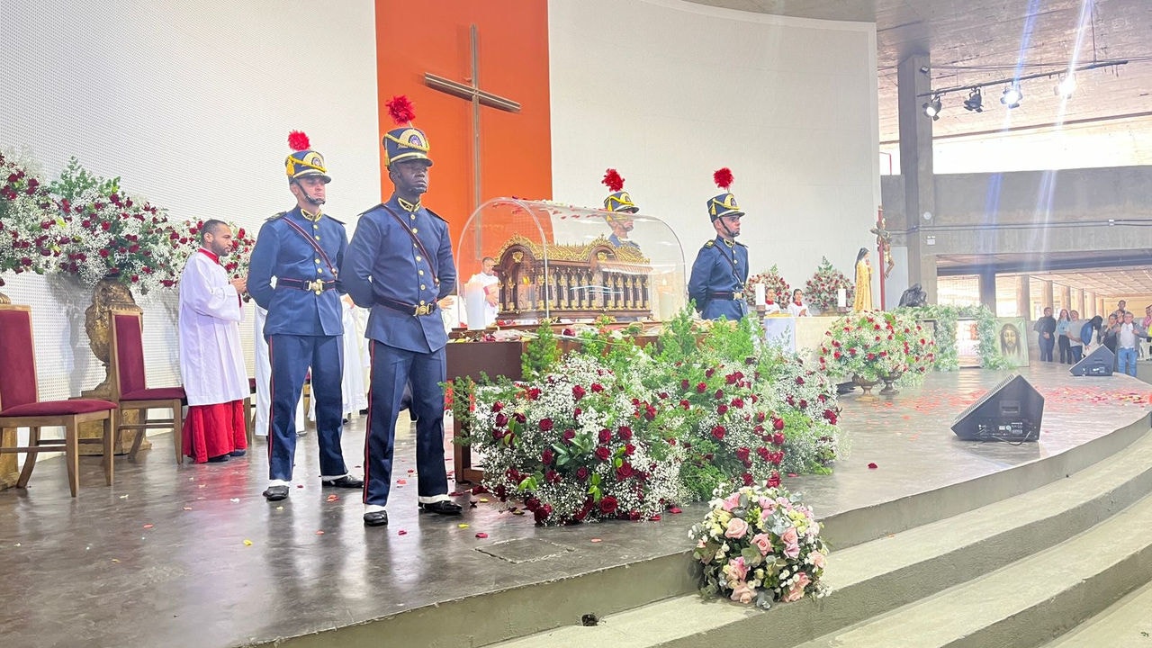 Peregrinação dos restos mortais da Santa das Rosas segue até outubro