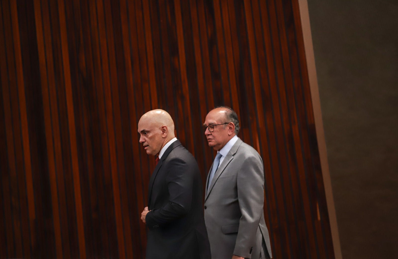 Os ministros do STF Alexandre de Moraes e Gilmar Mendes foram alvos de espionagem ilegal pela 'Abin Paralela'