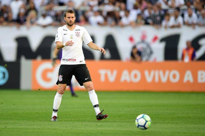 Henrique reclama que arbitragem tirou 11 pontos do Corinthians