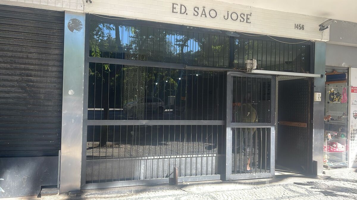 Apartamento que pegou fogo com PM aposentado dentro fica em prédio no Centro de Belo Horizonte